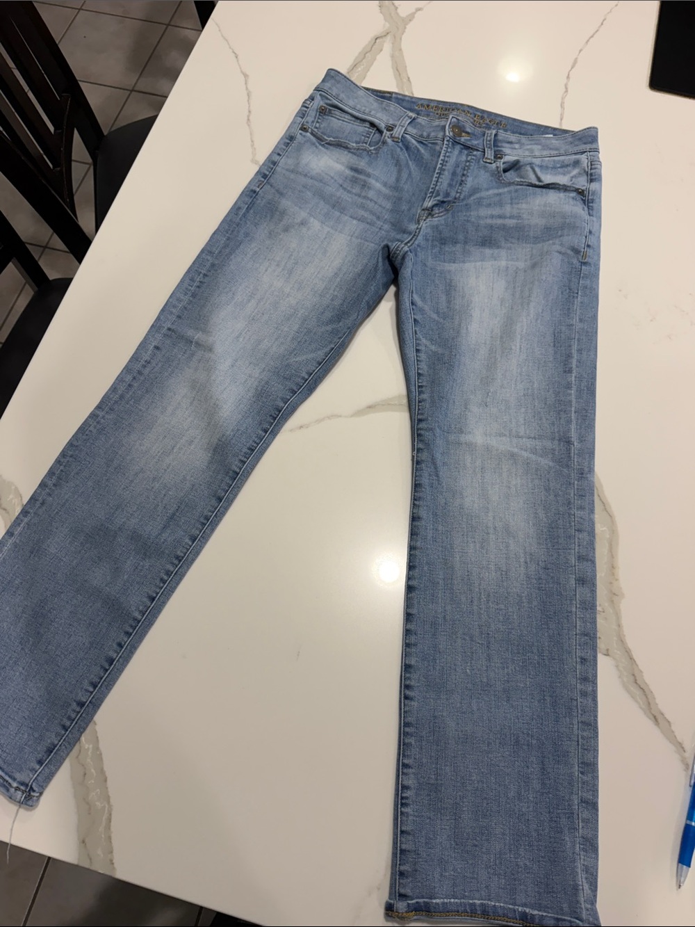 Light Wash Men’s American Eagle Straight Jeans - Classic Casual Style